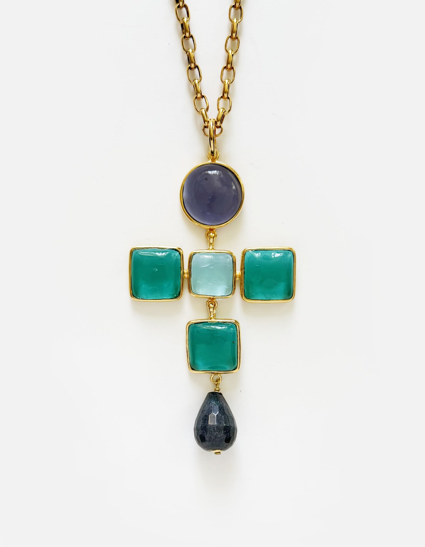 BAROCKER KREUZANHÄNGER MIT ROCAILLEN