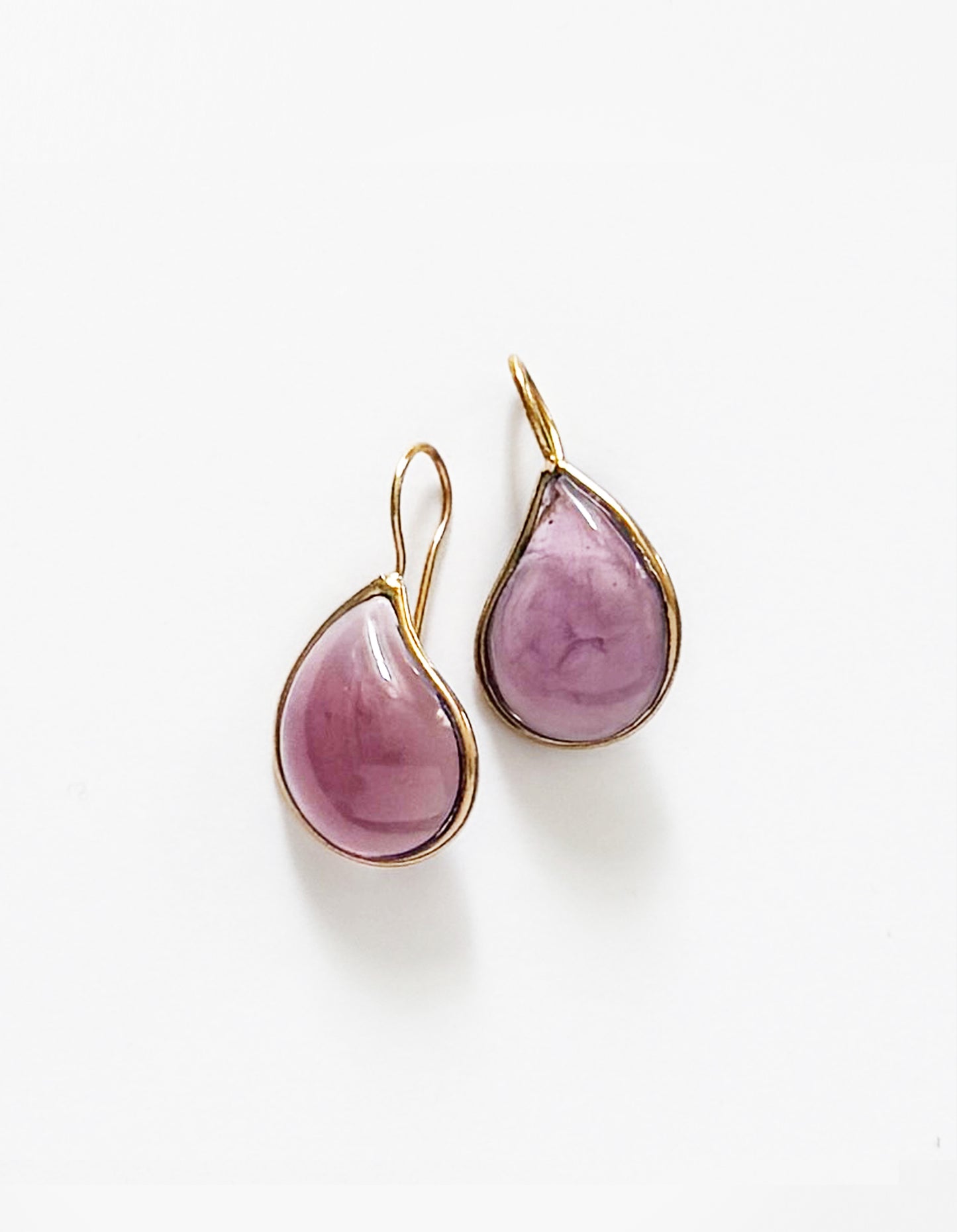 LARMES LILAS