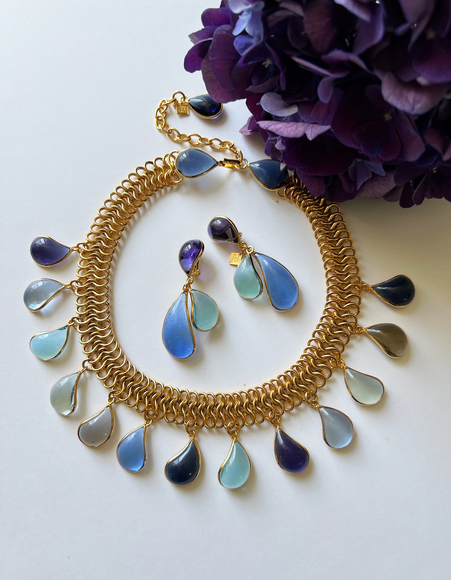 COLLIER LARMES