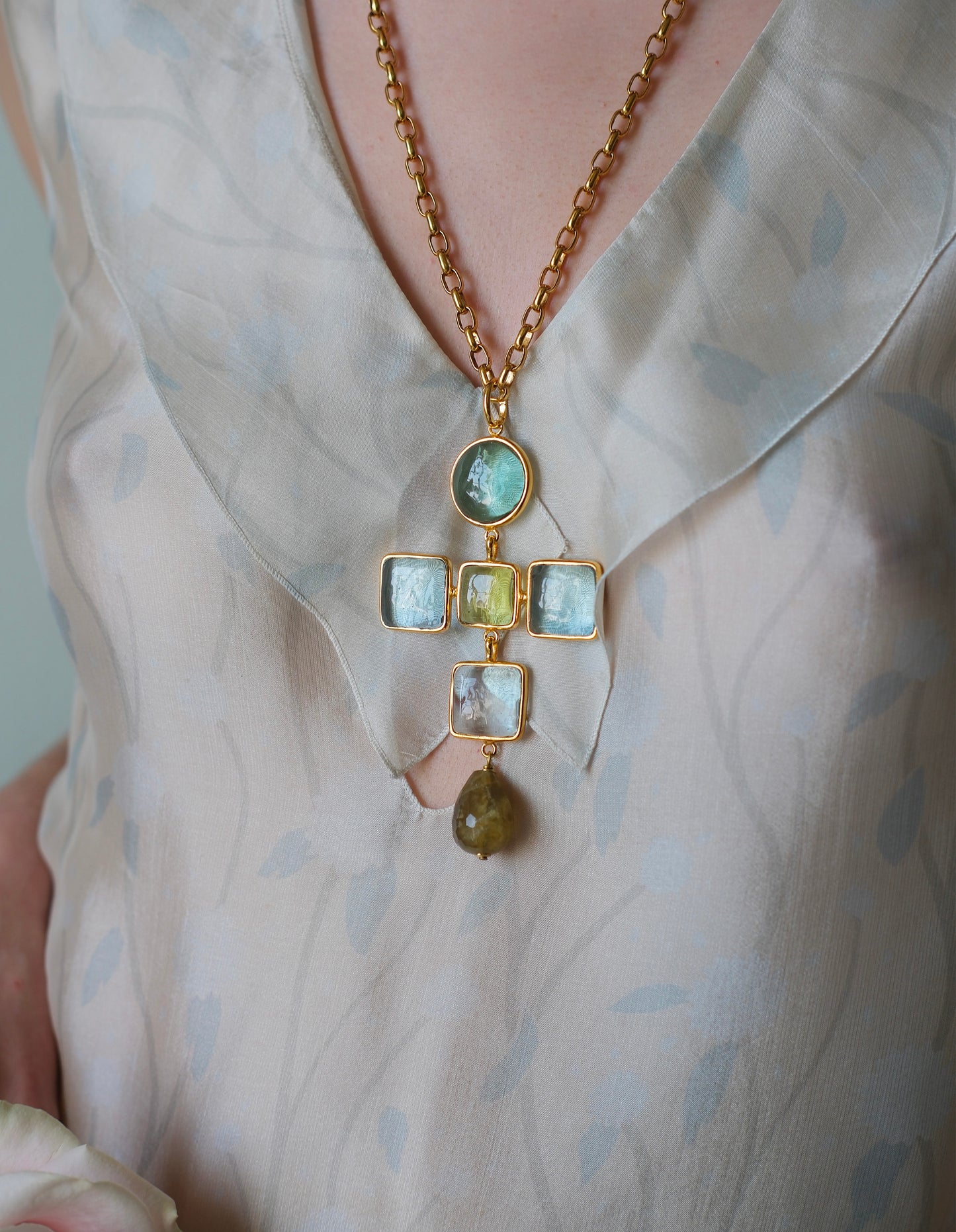 PENDENTIF CROIX ROCAILLES BAROQUE