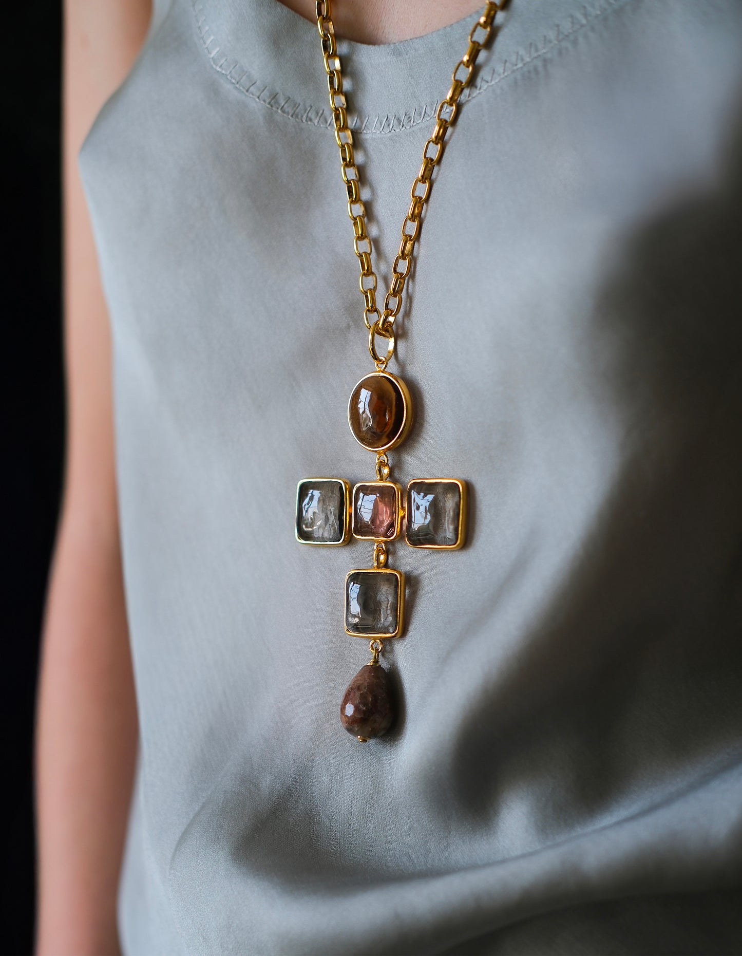 PENDENTIF CROIX ROCAILLES BAROQUE